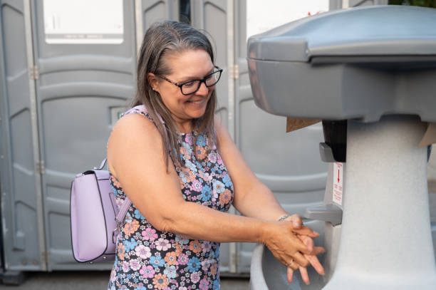 Best Luxury portable toilet rental  in Waunakee, WI